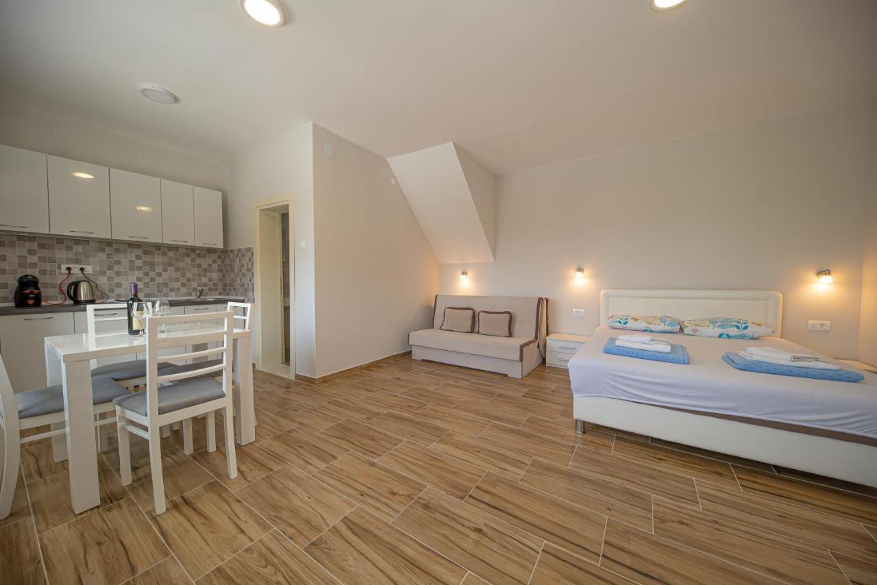 Apartments Vjera Petrovac Eksteriør bilde