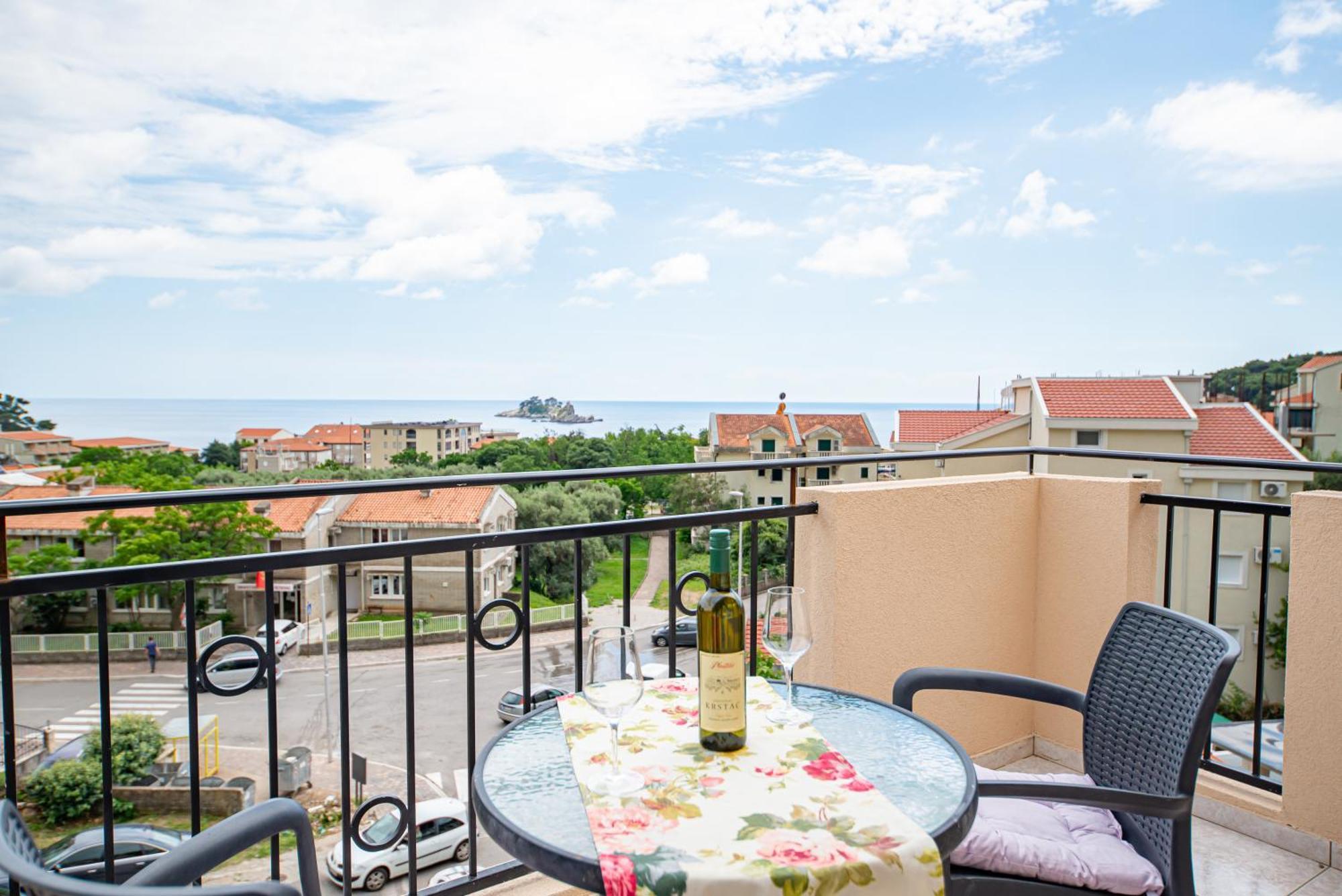 Apartments Vjera Petrovac Eksteriør bilde
